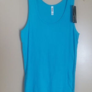 Brand new ribbed tee